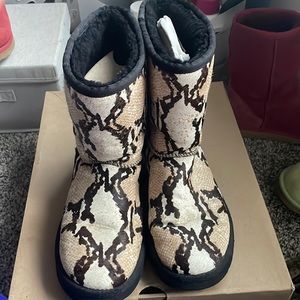 Ugg exotic snake. Size 7. Used